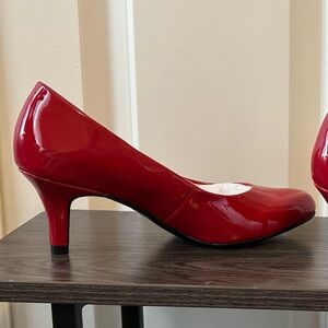 Life Stride size 5 patent red heels - never worn